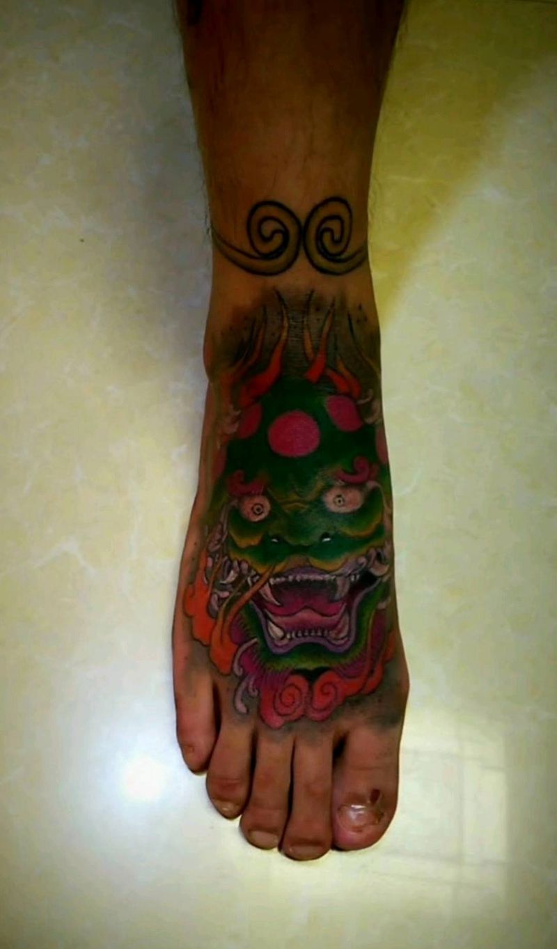 唐狮纹身图片_脚部新传统纹身图案