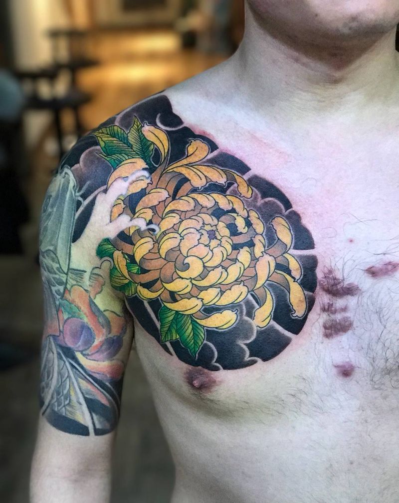 菊纹身图片_胸部老传统菊花纹身图案