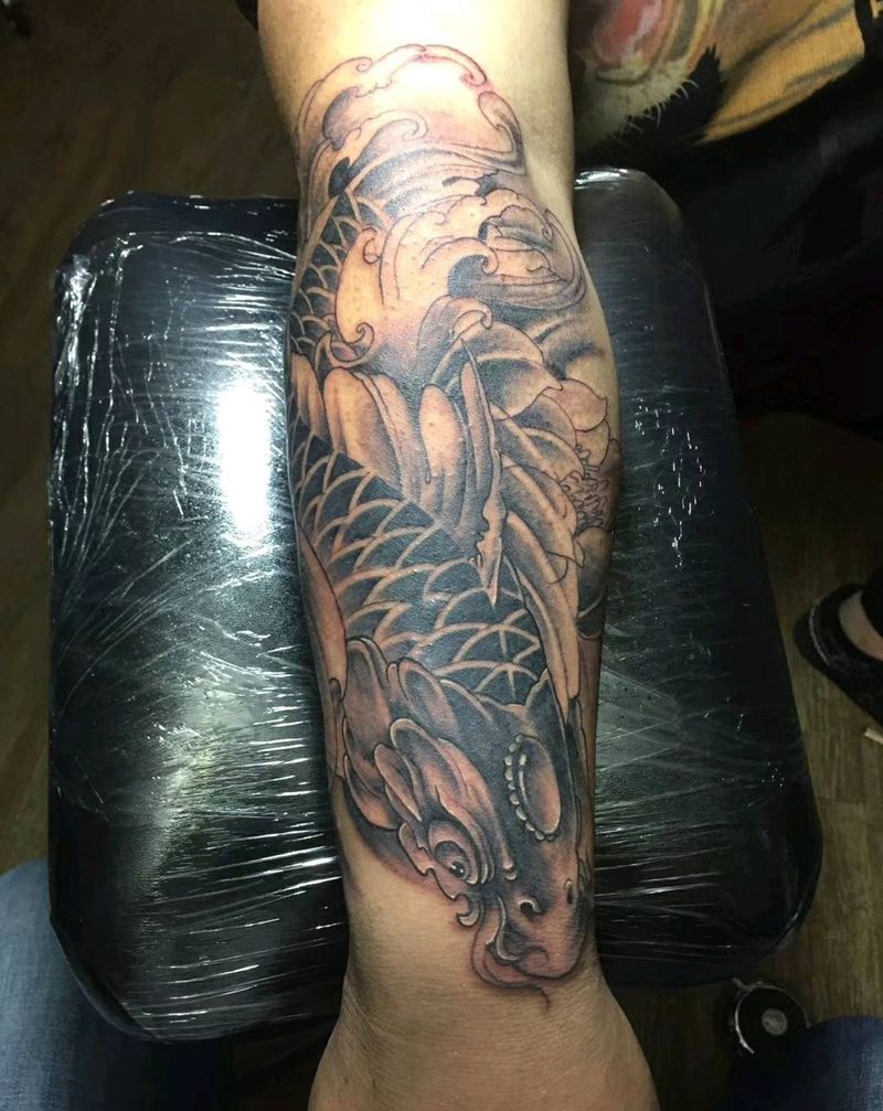 小臂鲤鱼纹身图片