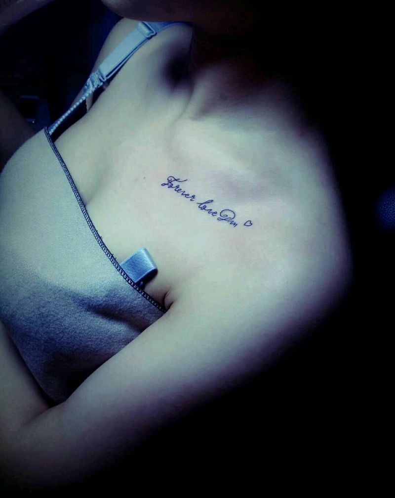 锁骨字母小纹身纹身图片