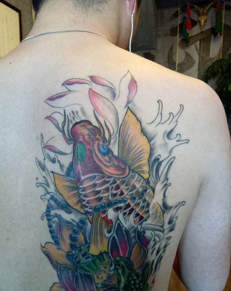 彩色鲤鱼纹身图片