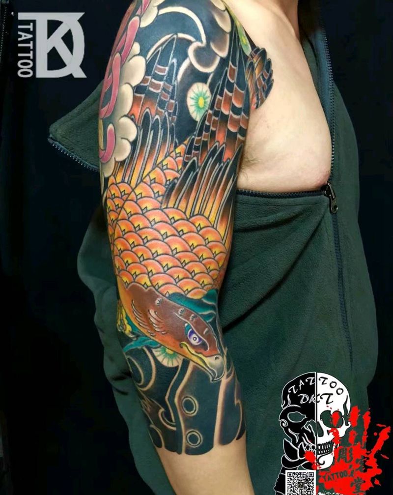 老传统七分袖秃鹰纹身图片_手臂老传统纹身图案