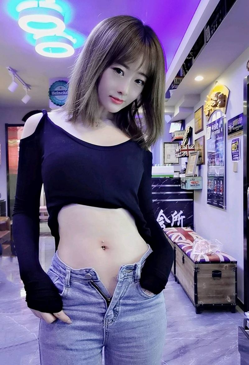 无痛穿孔脐钉纹身图片_腰部脐钉纹身图案