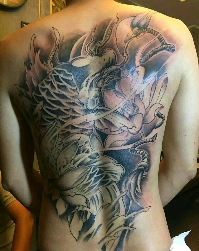 满背鲤鱼！纹身图片