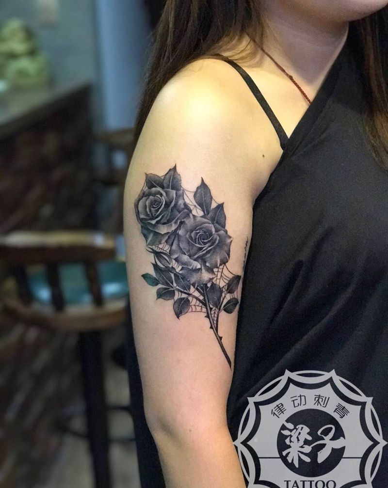 玫瑰花纹身图片_手臂肩部点刺欧美写实纹身图案