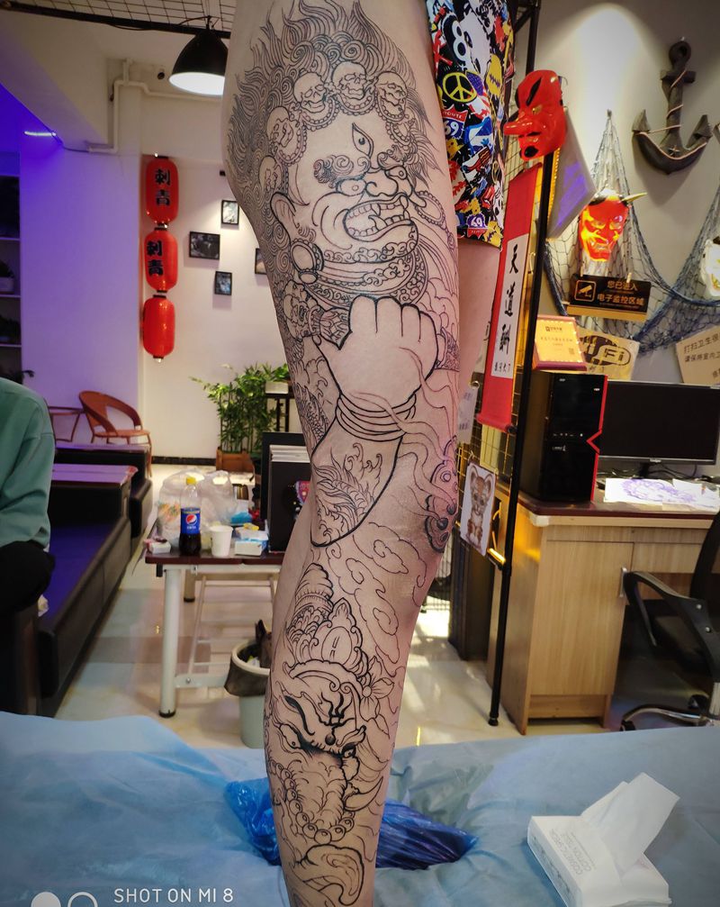 花腿纹身图片_新传统纹身图案