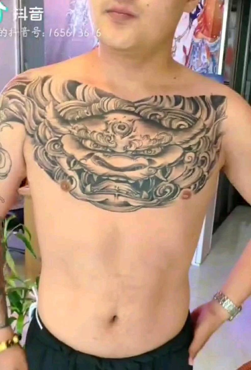 花胸纹身图片_新传统纹身图案