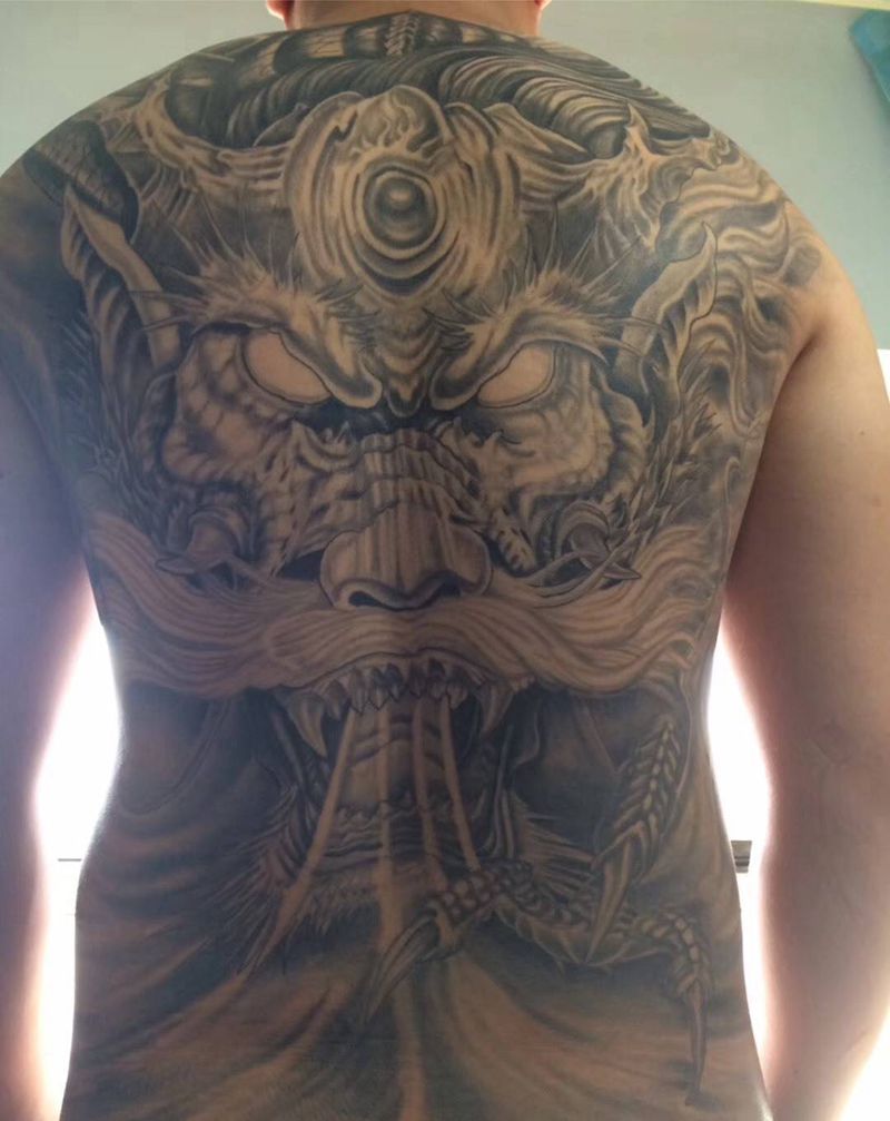 龙头纹身图片_成品背部传统动物纹身图案