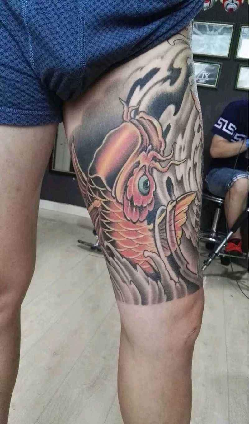 大腿鲤鱼纹身图片_新传统纹身图案