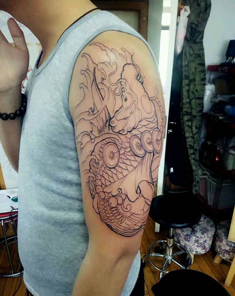 大臂外侧鲤鱼纹身图片