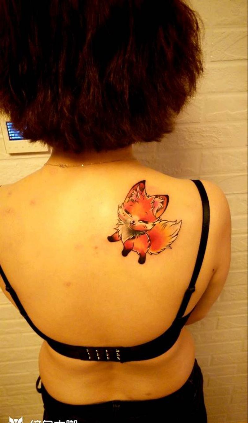 小狐狸纹身图片_肩部New School纹身图案