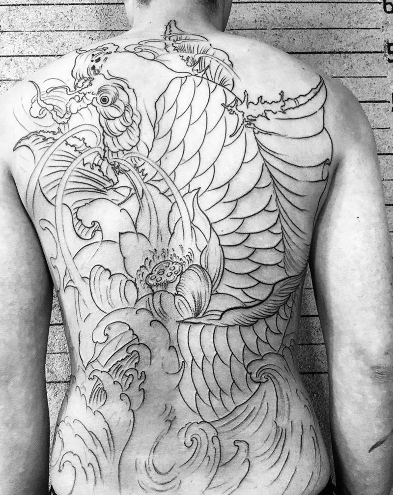 满背鱼纹身图片