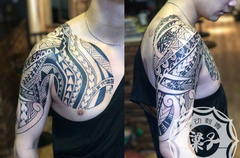 图腾半胛纹身图片_成品手臂胸部欧美几何图腾原创纹身图案