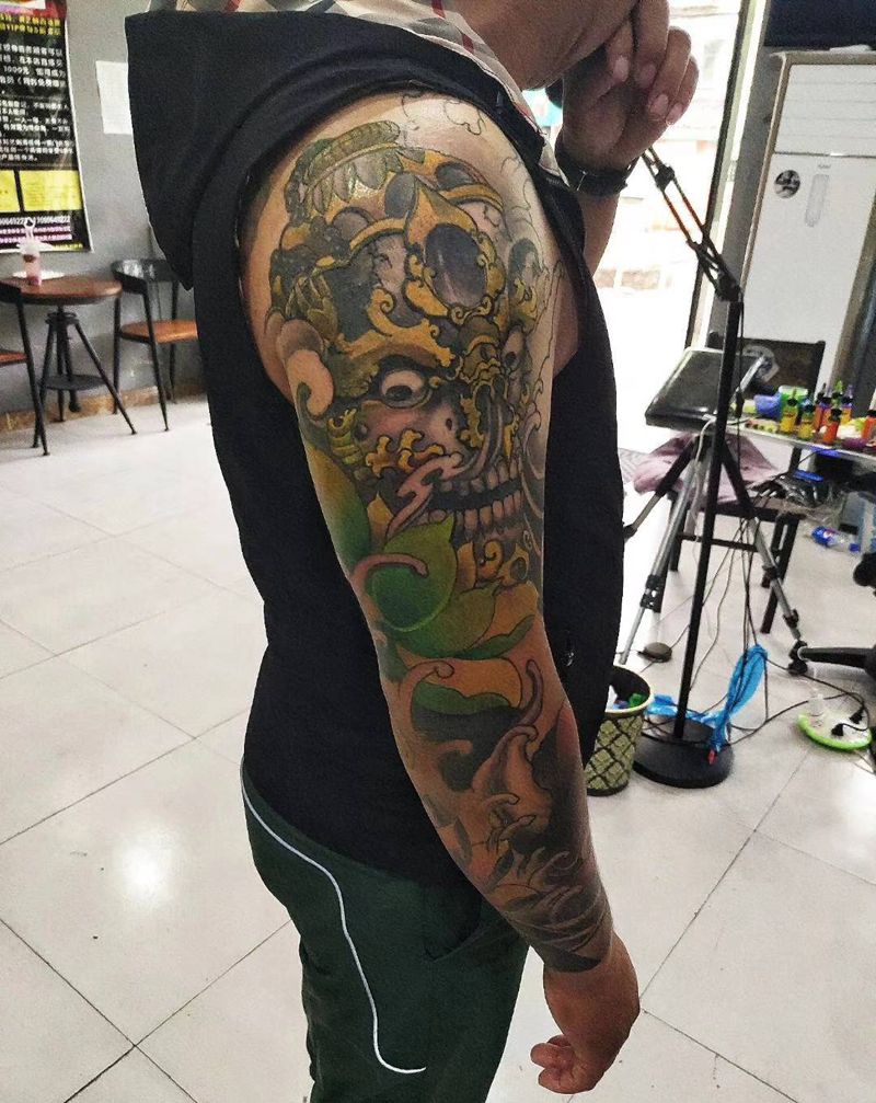 新传统彩色花臂纹身图片_手臂新传统嘎巴拉般若荷花纹身图案