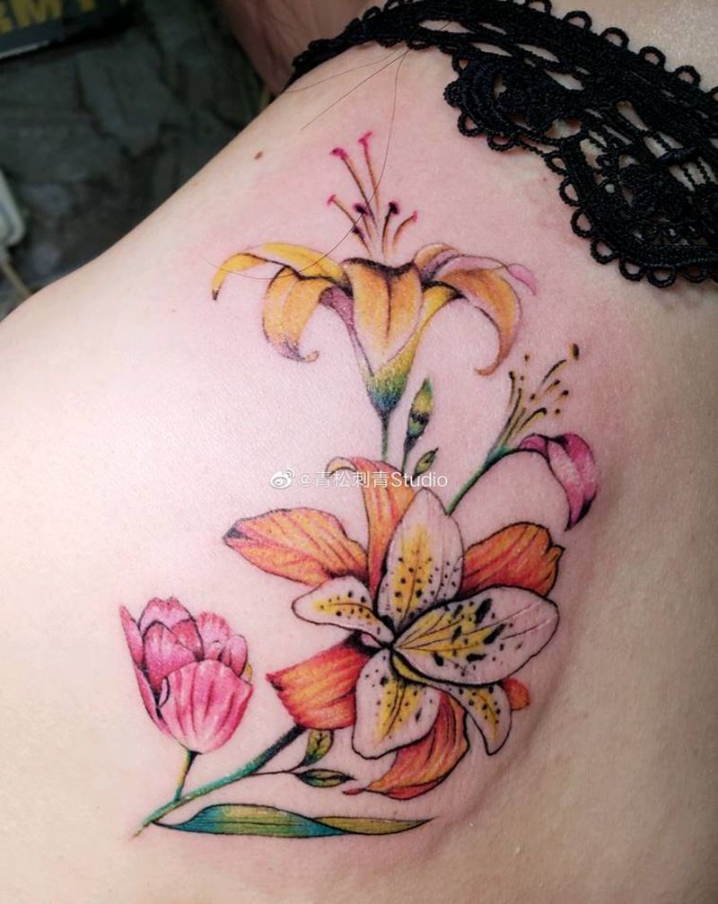 百合纹身图片_肩部水彩纹身图案