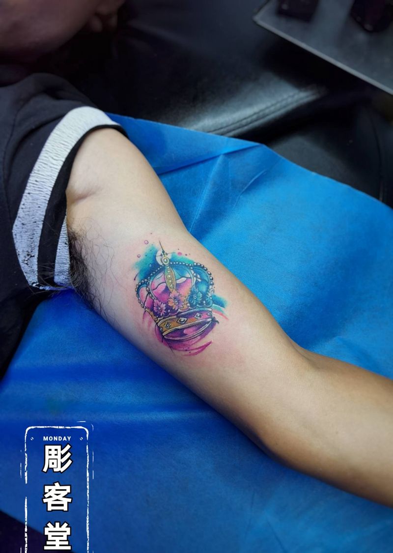 水彩纹身皇冠纹身图片_手臂水彩纹身图案