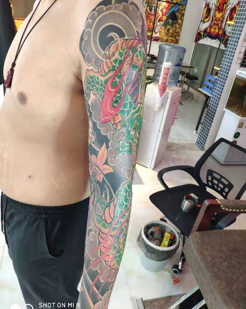 老传统龙花臂纹身图片_老传统纹身图案