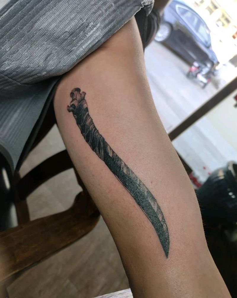 骨刀纹身图片_手臂点刺匕首纹身图案