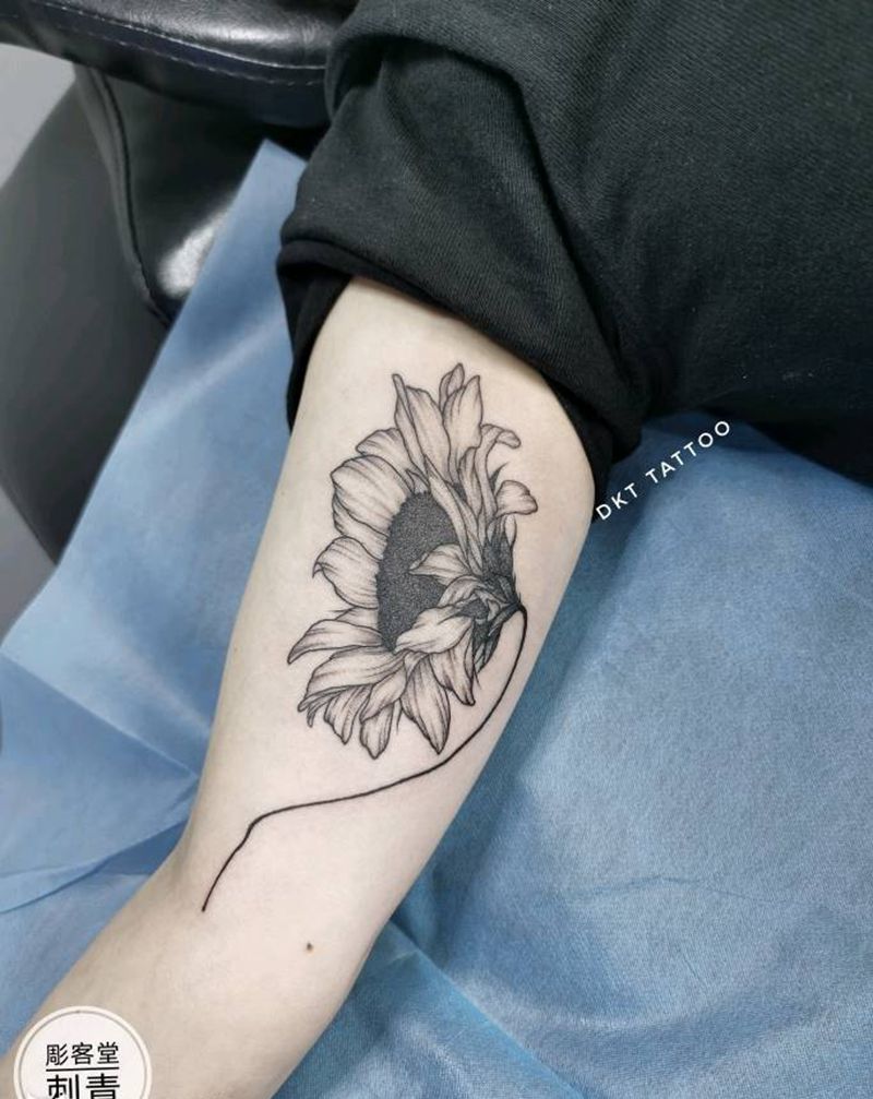 素花向日葵纹身图片_手臂点刺纹身图案