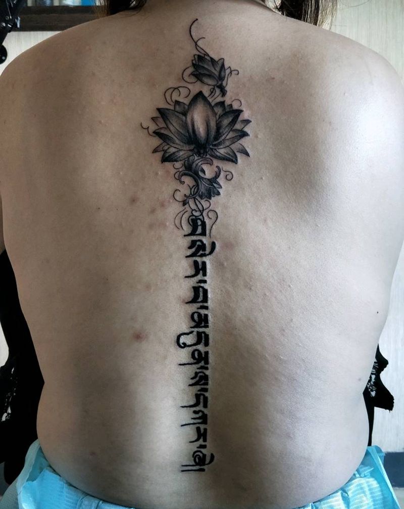 脊柱线纹身图片