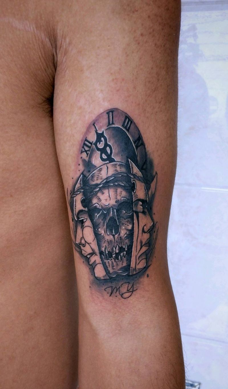 每个人都有双面的性格，有喜有悲纹身图片_手臂欧美人物成品纹身图案