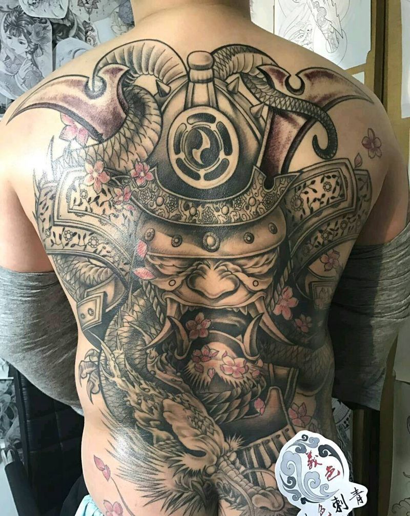 满背鬼武士纹身图片