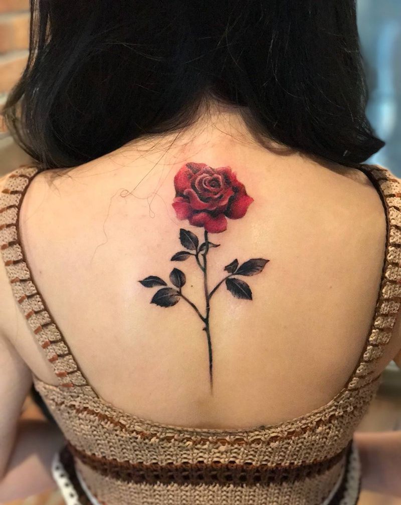 玫瑰纹身图片_背部欧美写实玫瑰纹身图案