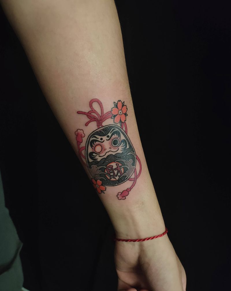 达摩蛋纹身图片_手臂老传统达摩蛋纹身图案