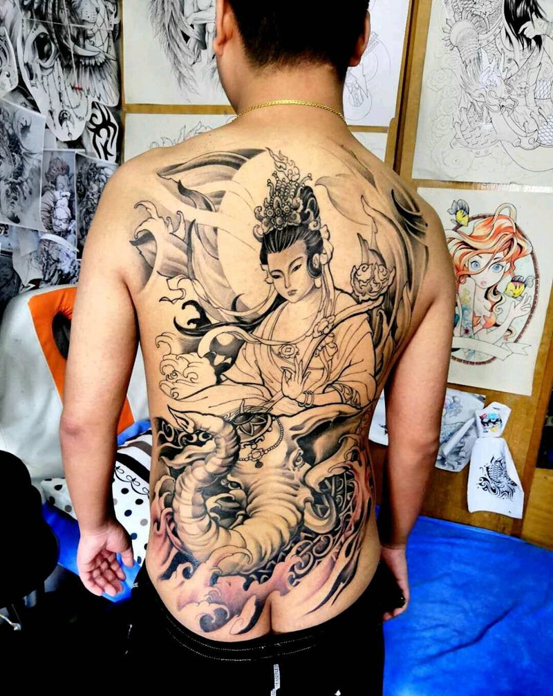 满背上色未完成纹身图片