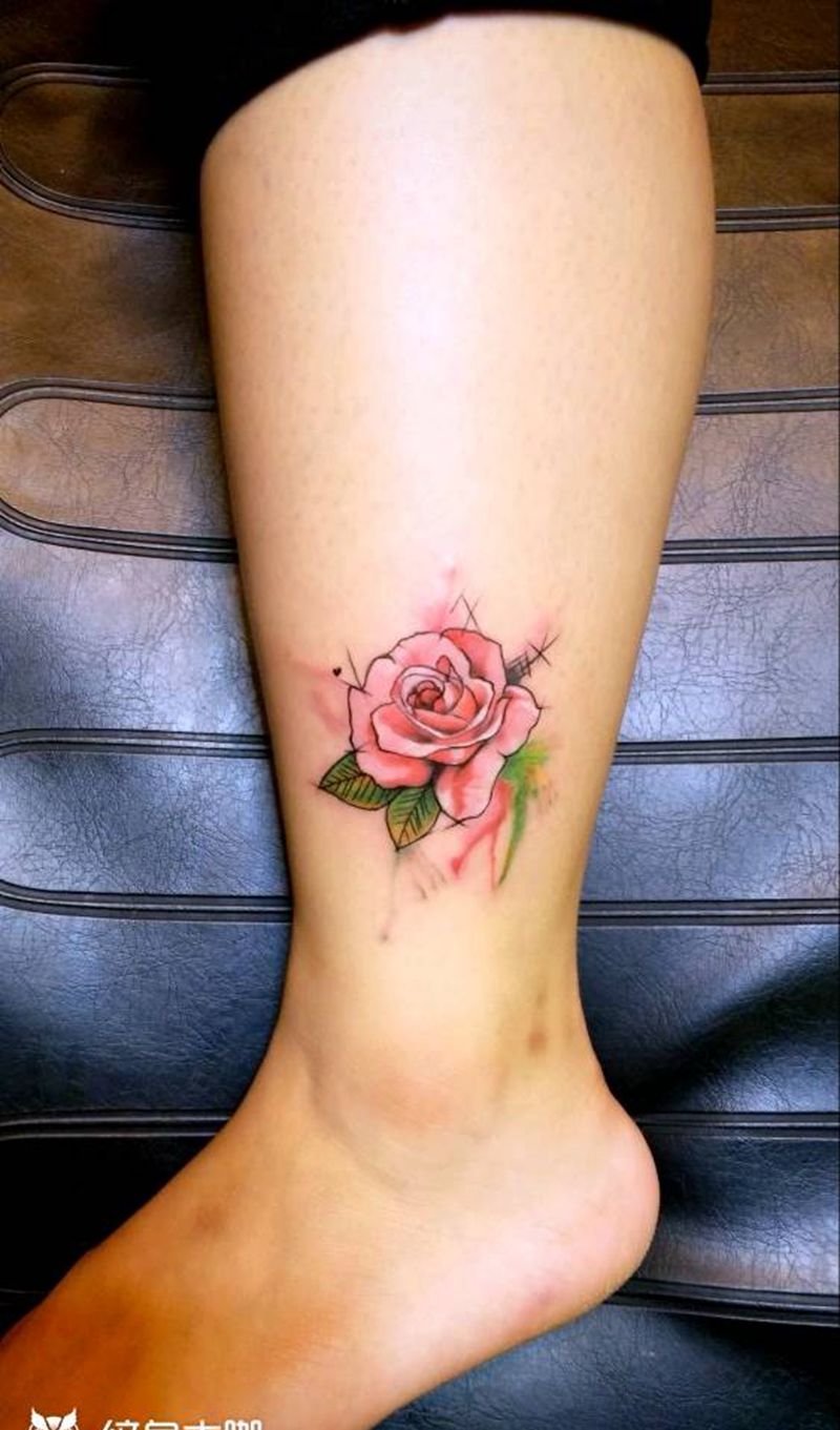 玫瑰纹身图片_腿部水彩纹身图案