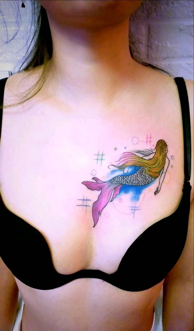美人鱼纹身图片_胸部水彩纹身图案