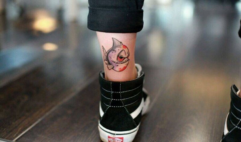 脚踝一对小鱼纹身图片