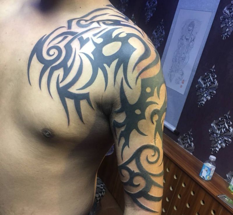 图腾半甲纹身图片