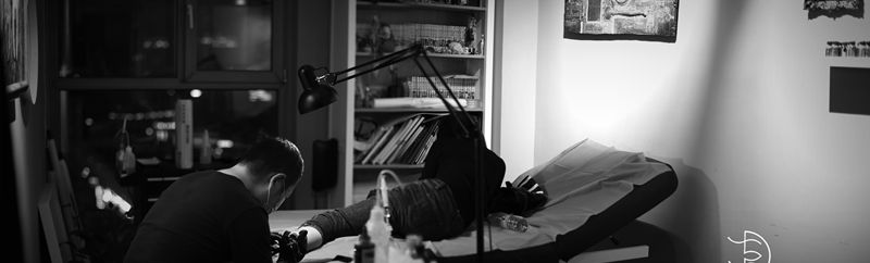 翅膀纹身图片_腿部点刺图腾纹身图案