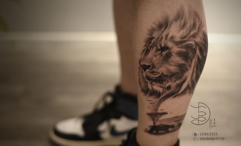 狮子纹身图片_腿部欧美写实纹身图案