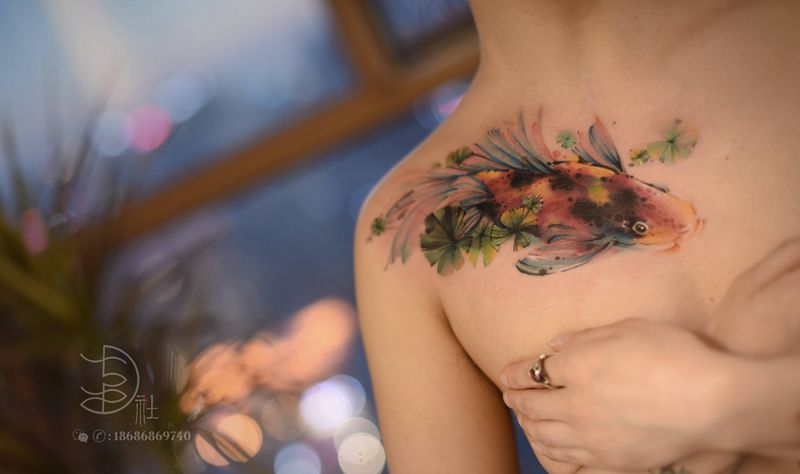 遮盖纹身图片_胸部水墨水彩纹身图案