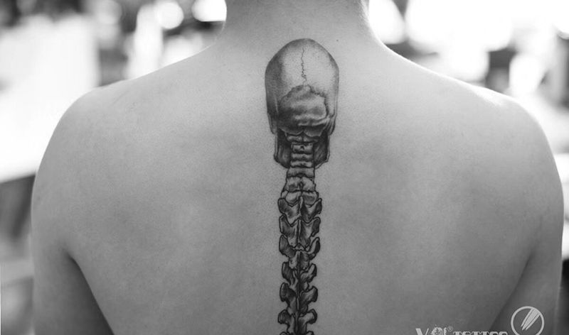 脊柱骷髅纹身图片