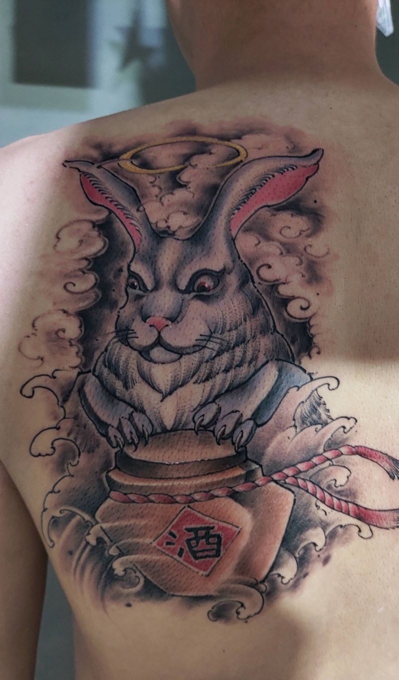 一个很值得纪念的纹身纹身图片_肩部新传统New School兔兔子酒纹身图案