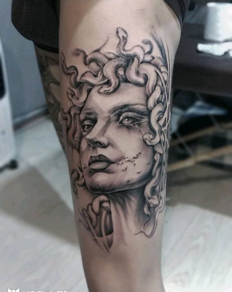美杜莎纹身图片_腿部欧美写实纹身图案