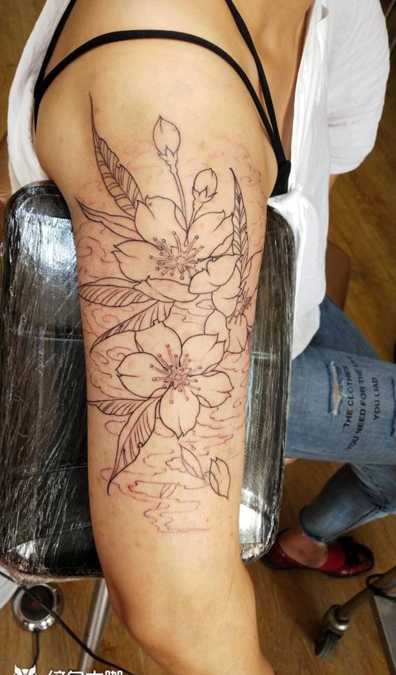 花纹身图片_手臂新传统纹身图案