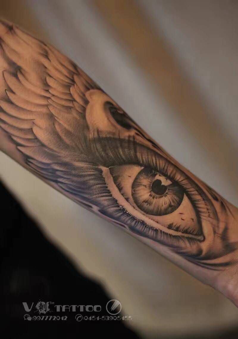 翅膀眼睛纹身图片