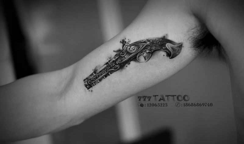 火铳纹身图片_手臂水墨纹身图案