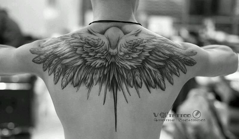 翅膀，我的专属纹身图片_背部欧美写实翅膀纹身图案