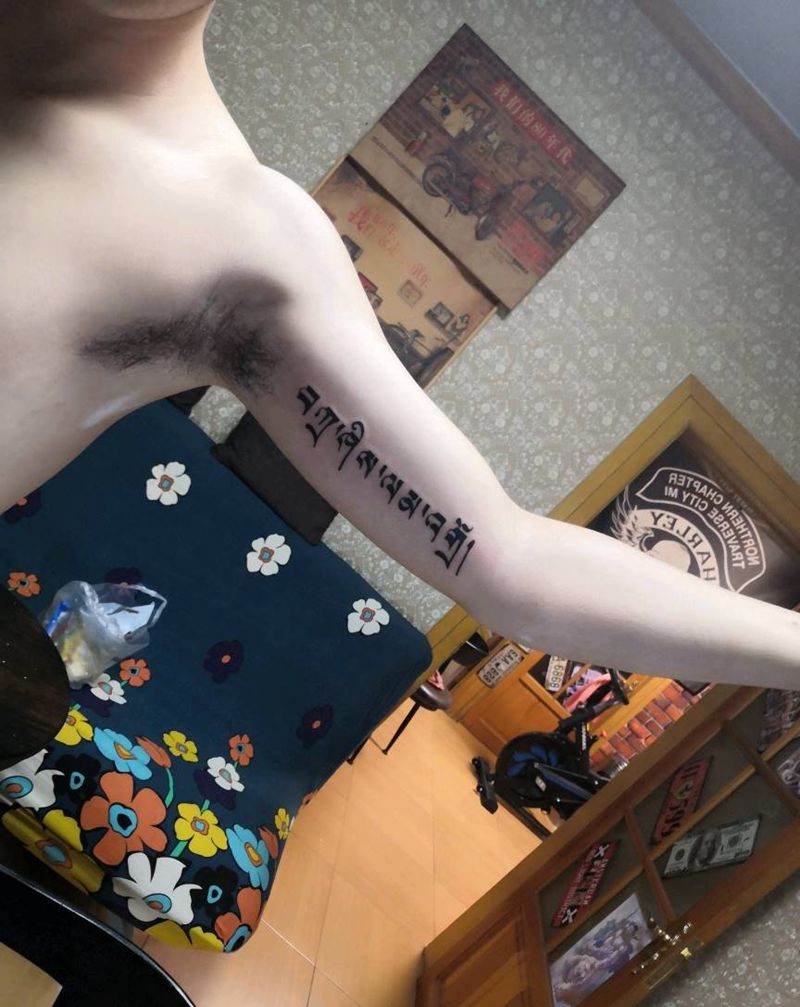 小图两枚纹身图片_肩部手臂纹身图案