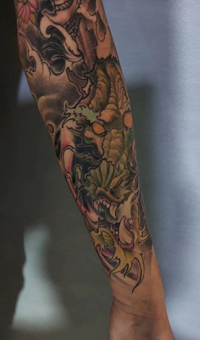 新传统花臂纹身图片_手臂新传统龙达摩纹身图案