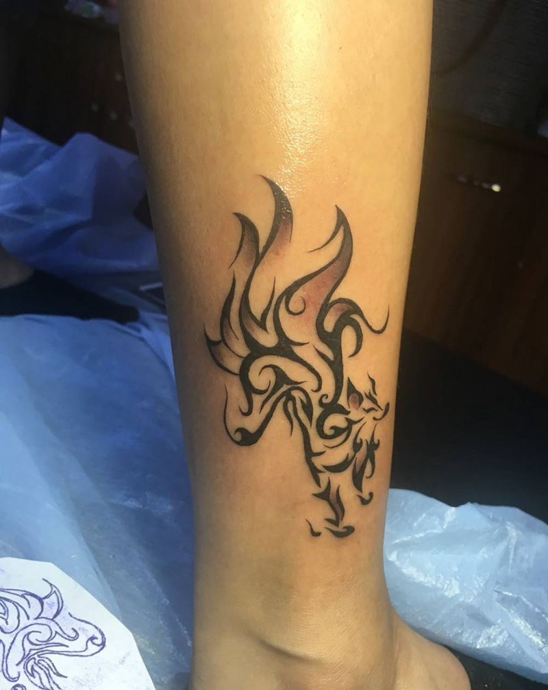 九尾狐 抽象图腾风格纹身图片