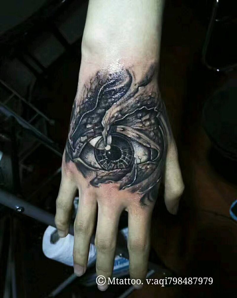 刚做完与恢复后纹身图片_手部欧美几何成品纹身图案