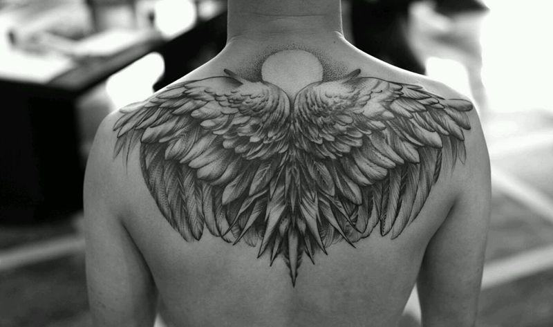 背部翅膀纹身图片