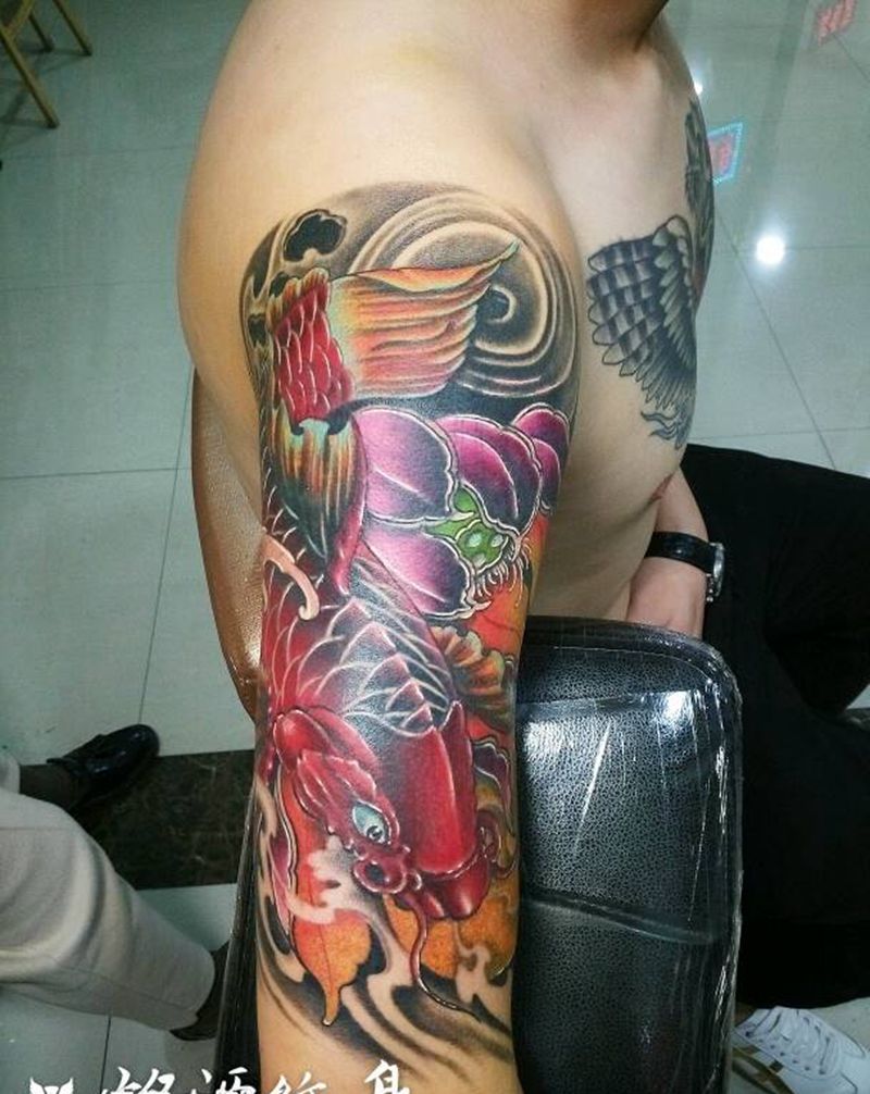 鲤鱼遮盖纹身图片_手臂传统鲤鱼成品纹身图案