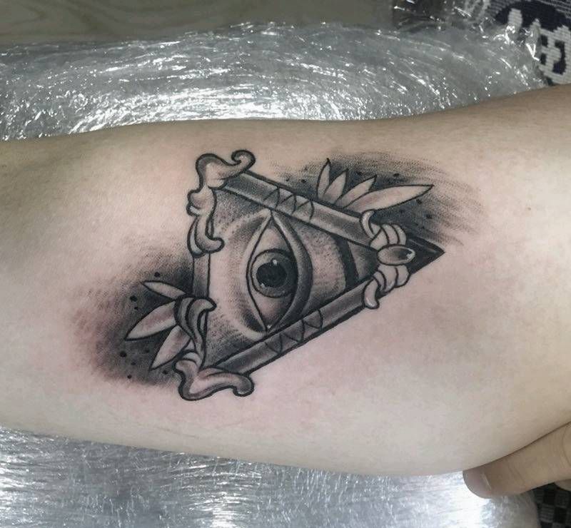 上帝之眼纹身图片_手臂欧美成品纹身图案